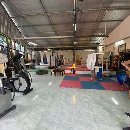 Jungle Gym Hotel Hatrin Kültér fotó