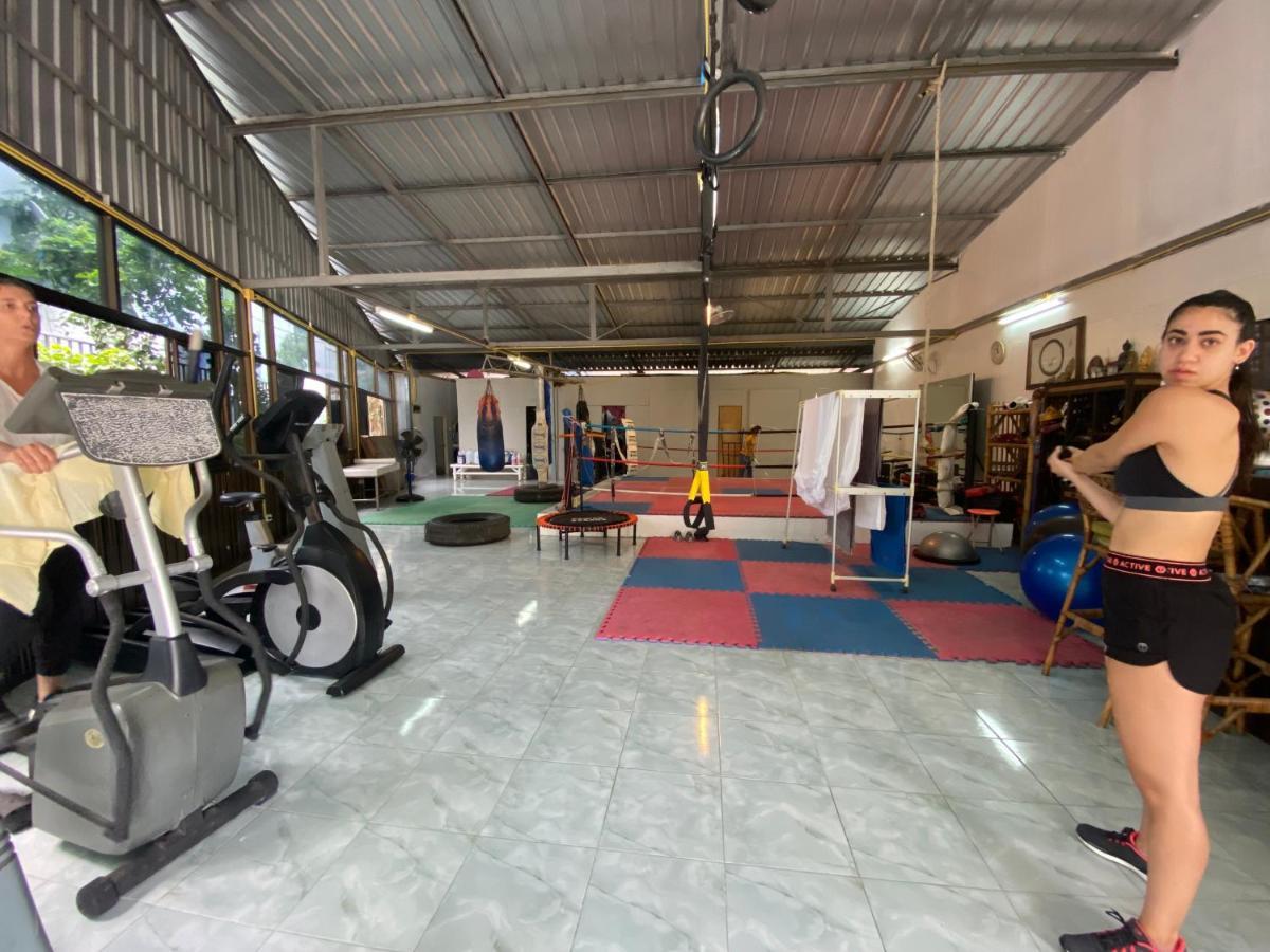 Jungle Gym Hotel Hatrin Kültér fotó